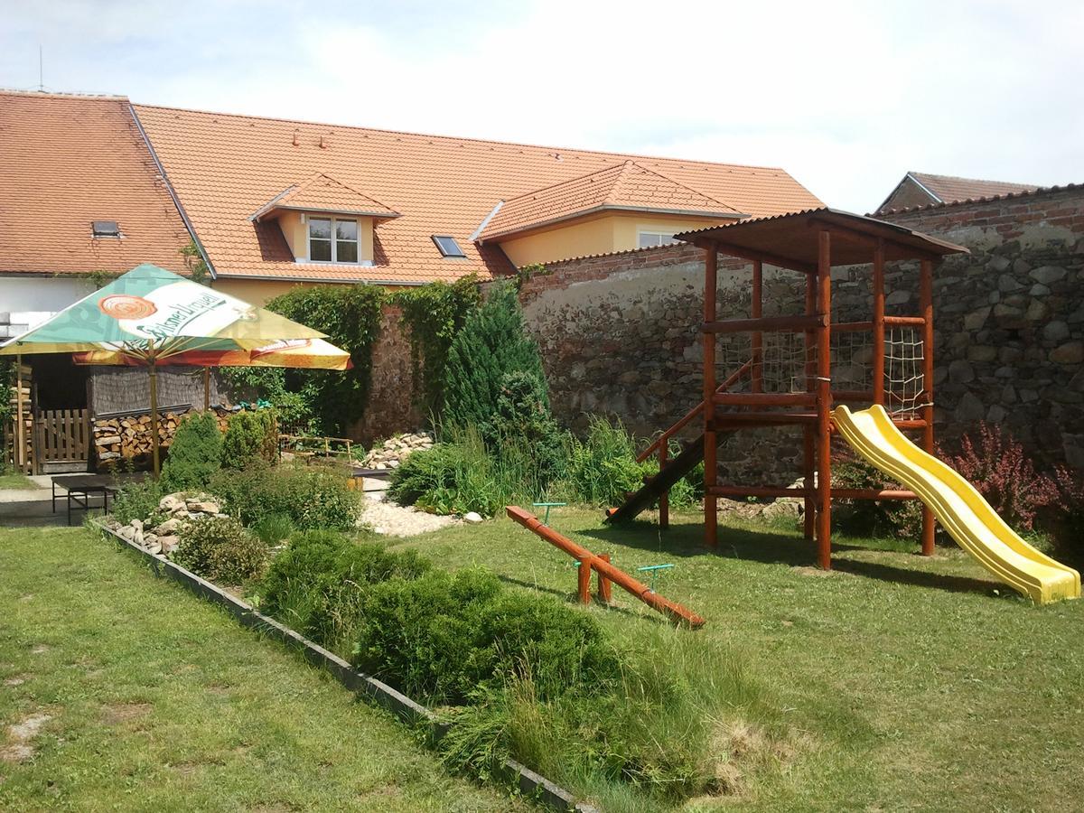 Penzion U Formana Straz nad Nezarkou Exterior photo